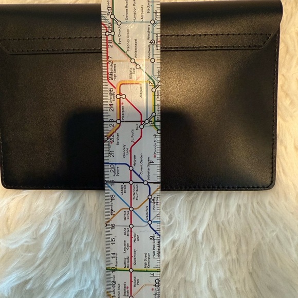 Kate Spade Bradbury Street Mollie Wristlet NWOT - Picture 8 of 8